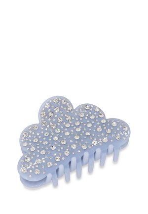 Lichtblauwe haarclip in de vorm van een wolk met een glanzende afwerking, versierd met verschillende heldere rhinestones bovenop.