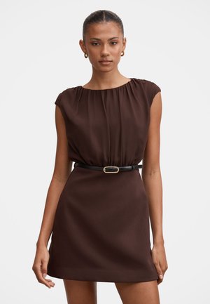 Forever New, QUINN GATHERED MINI - Shift dress - chocolate