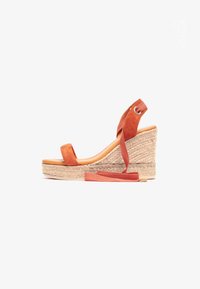 Selezionato, peach suede
