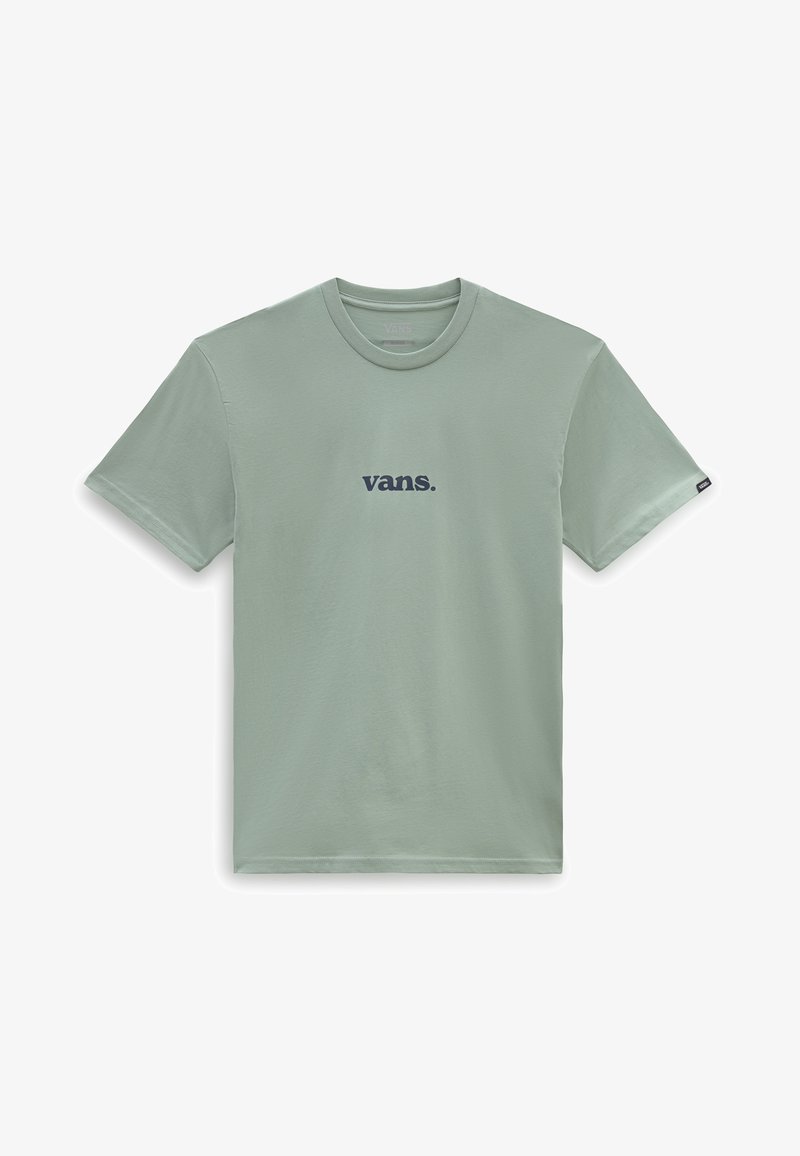 Ljusgrön t-shirt med kort ärm i bomull, med en marinblå "vans." logotyp i mitten. Klassisk rundad halsringning och normal passform.