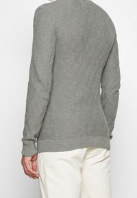 Pier One Strickpullover - mottled light grey