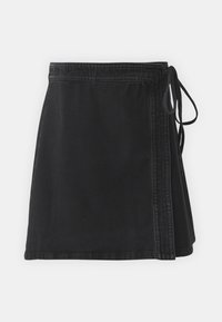 Unselected, washed black