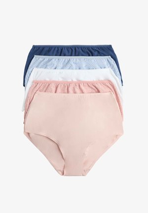 Fem par dames trusser med fuld dækning i pink, pink med hvide prikker, hvid, lyseblå med mønster og ensfarvet mørkeblå, stablet på hvidt.