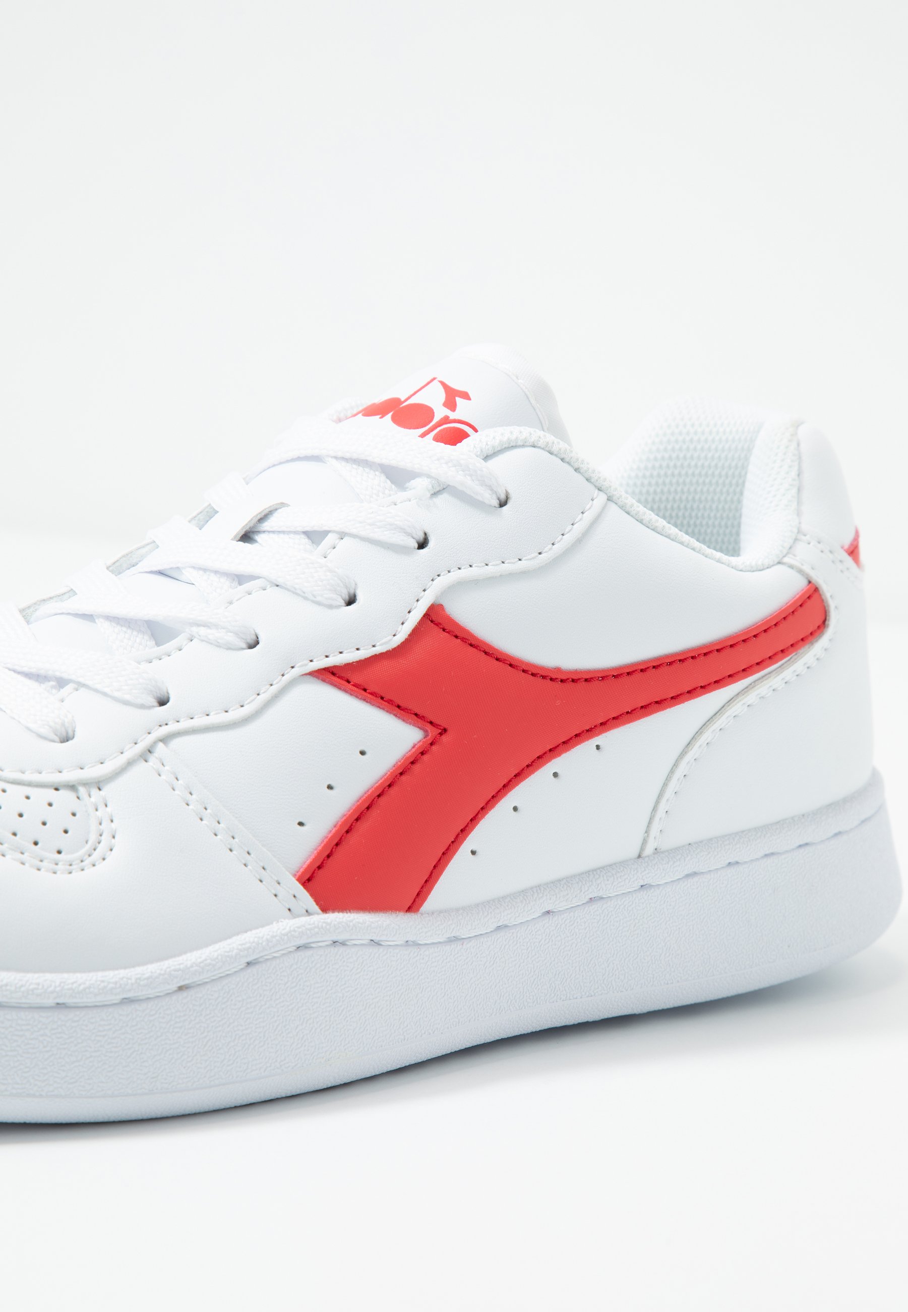 Diadora PLAYGROUND Joggesko whitered Zalando.no Diadora PLAYGROUND Treningssko whitered Zalando.no