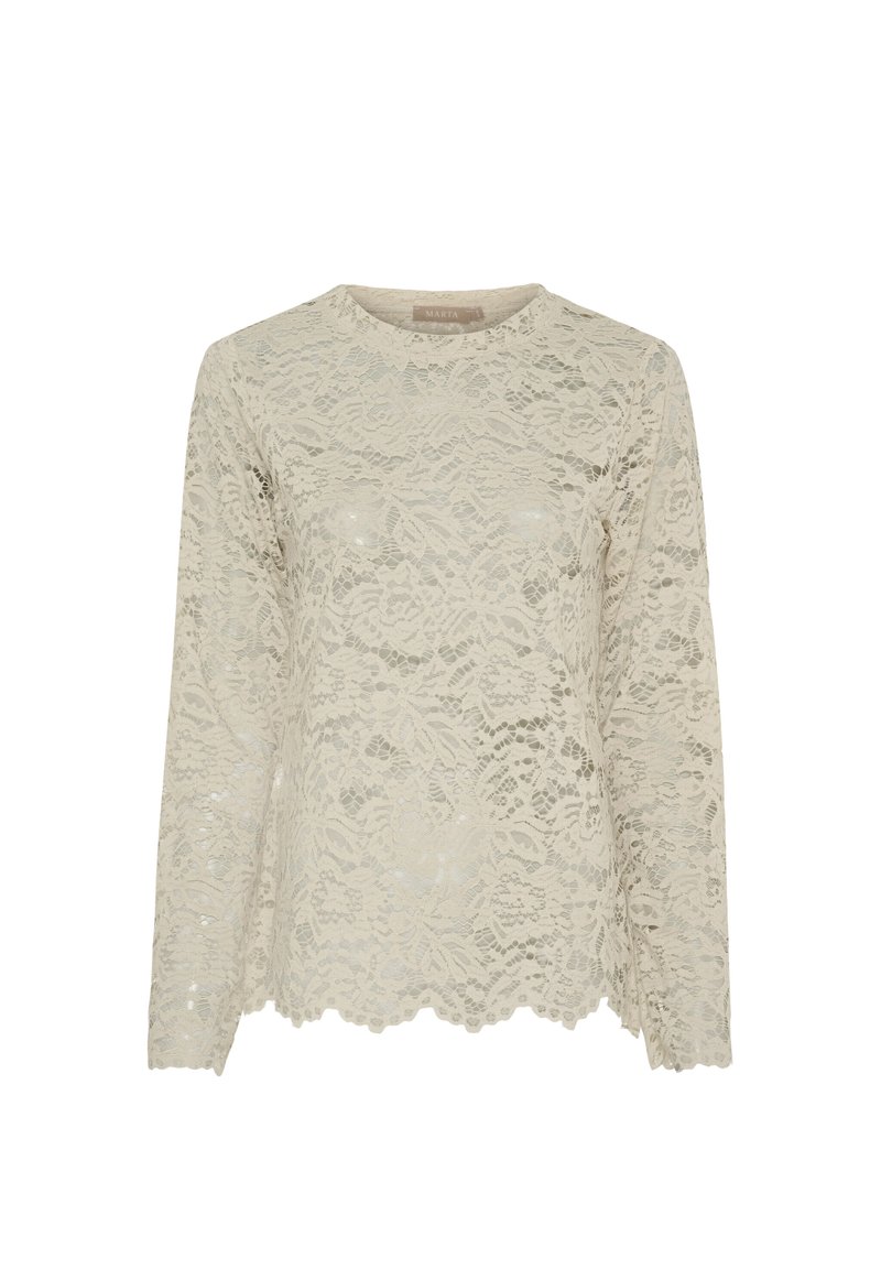 Langærmet top lavet af beige blonder med blomsterprint, bølget kant og en rund halsudskæring med en jævn finish hele vejen rundt.