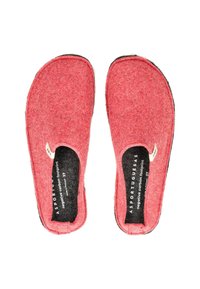 Røde filt slippers med en rund form, sorte teksturerede såler og indvendige mærker, der viser størrelse og brandinformation.