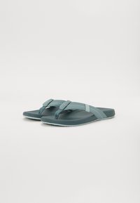 Teal flip-flops med to justerbare stropper, teksturert fotseng og en myk såle for komfort. Lett med et minimalistisk design.
