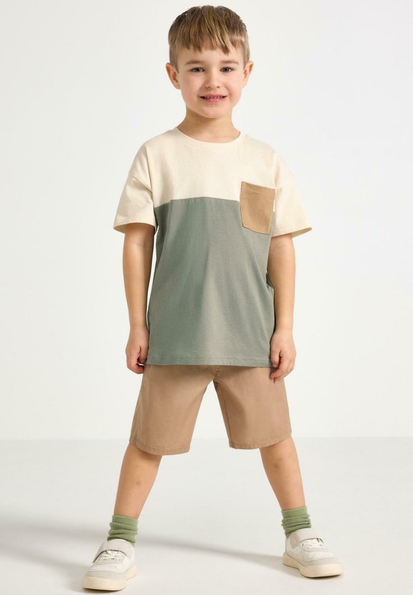 Shorts - light dusty beige