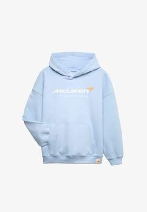 Hellblauer Kapuzenpullover mit Vordertasche und weißem sowie orangem McLaren Formel-1-Team-Logo auf der Brust.
