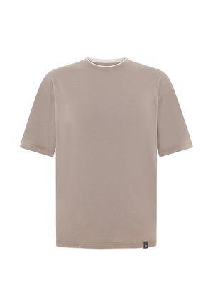 Beige T-shirt met korte mouwen, ronde hals en een klein zwart label aan de onderzoom, op een witte achtergrond.
