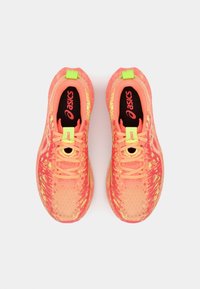 Basket Asics Noosa Tri Asics 2016 Femme ASICS NOOSA TRI 16