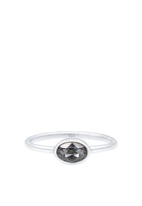 Bague en argent ornée d'une pierre ovale foncée, montée sur un anneau simple. Présente une finition polie avec une texture lisse. Marquée "925".