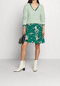 VILA Stickad tröja - light green