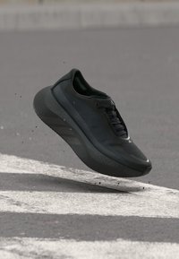 Δεν επιλέχθηκε, core black/carbon