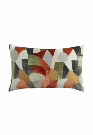 Cuscino decorativo rettangolare con motivo geometrico astratto in sfumature di arancione, verde, grigio, beige e nero su uno sfondo chiaro.