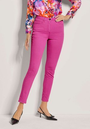 MADELEINE SCHLANKE FIVE-POCKET - Jeans Slim Fit - pink