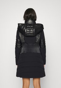 Guess Vinterfrakke - black