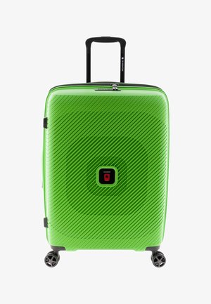 Hellgrüner Hartschalenkoffer mit diagonalen Rillen, schwarzem Teleskopgriff, vier schwarzen Spinner-Rädern und zentralem Markenlogo.