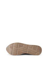 Suola di scarpa in gomma marrone chiaro con un motivo testurizzato, caratterizzata da scanalature rettangolari e zigzag per trazione e flessibilità.