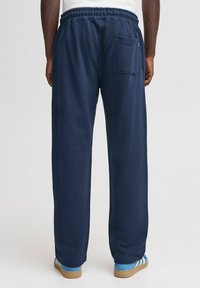 Blend BHBRODY PANTS REGULAR FIT - Treniņtērpa apakšdaļas - dress blues