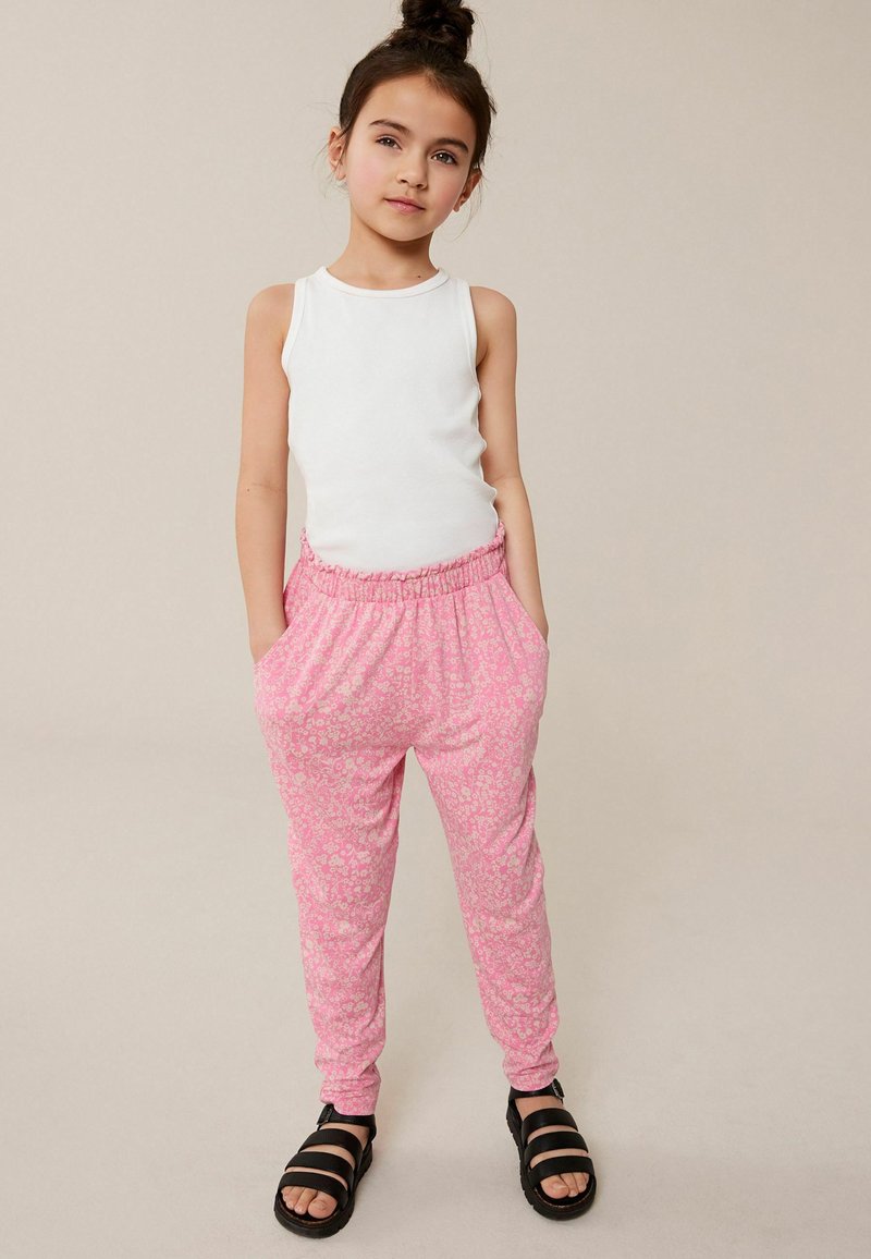 Next - REGULAR FIT - Pantalones - pink floral print, Ampliar