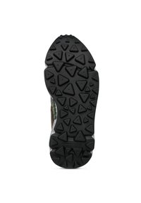 Suola di scarpa con tacchette triangolari in gomma nera progettate per la presa, con parte superiore in oliva e marrone.