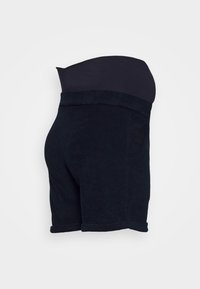 Calças curtas pretas com uma cintura alta e suave, feitas de um tecido texturizado. Apresentam uma bainha dobrada, proporcionando uma forma ajustada e descontraída.