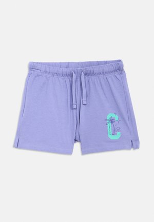 Lys lilla shorts med elastisk midje og snor, med en liten turkis og lilla palme- og bølgedekor på høyre ben.