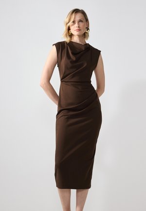 Braunes, figurbetontes Midi-Kleid mit kurzen Ärmeln und einem Wasserfallausschnitt. Hergestellt aus weichem, dehnbarem Stoff, mit subtilen Drapierungsdetails.