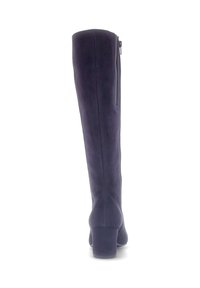 Wadenhohe Stiefel aus dunkelviolettem Wildleder, mit glatter Textur, einem Blockabsatz und einem seitlichen Reißverschluss zum Schließen.