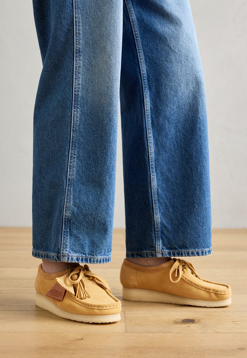 Clarks Holbay Go Inf | Scarpe Stringate In Pelle Per Bambino | Fodera In Tessuto | Modello Senza Chiusura | Perfette Per La Scuola - 2