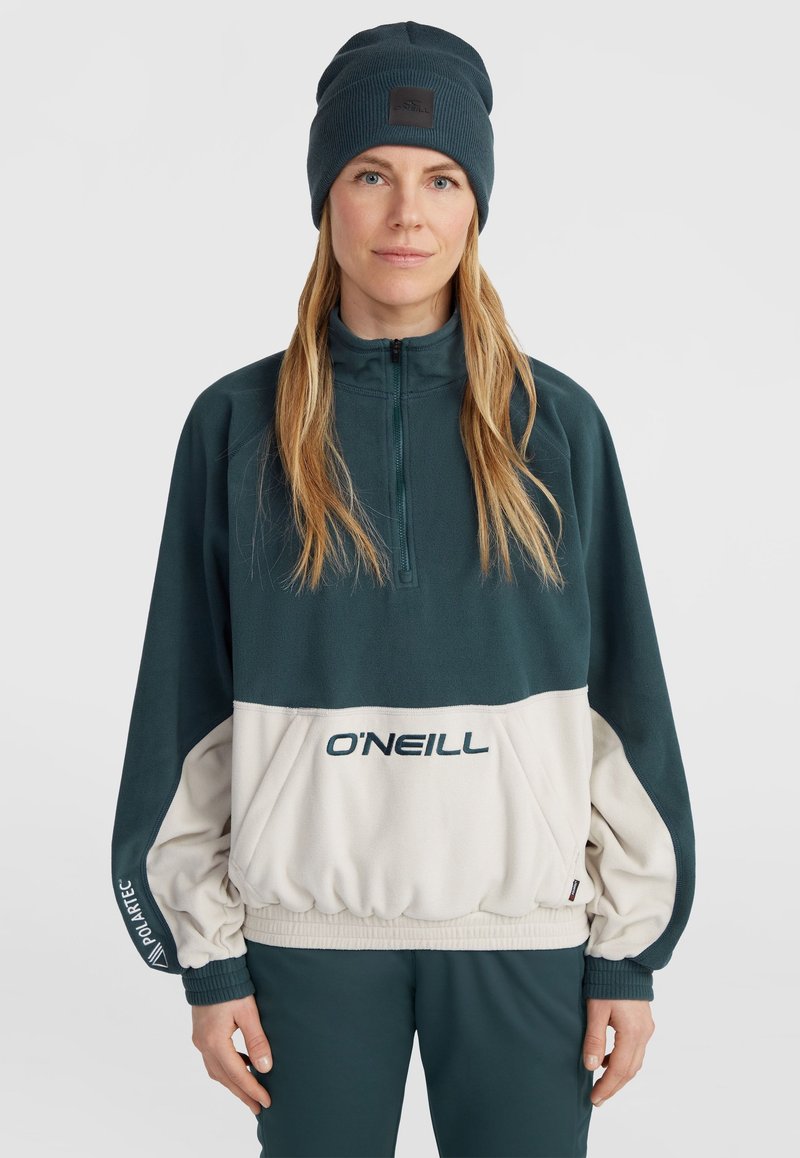 Groene en crèmekleurige rits-fleece pullover met O'Neill-logo, voorzien van lange mouwen, ribgebreide manchetten en een relaxte pasvorm. Vergezeld van een bijpassende beanie.