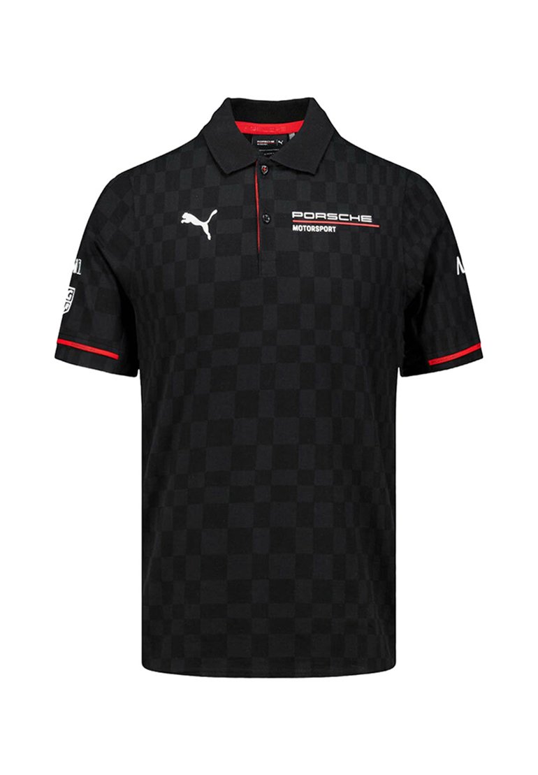 Czarna koszulka polo w kratkę, z czerwonymi akcentami i kołnierzykiem. Na froncie znajduje się białe logo "Porsche Motorsport" oraz logo Pumy.