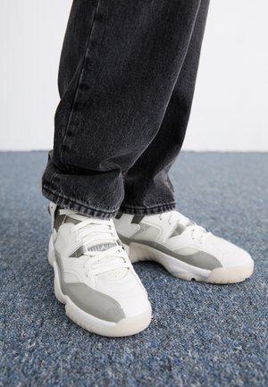 JUMPMAN TWO TREY - Høye joggesko - med grey/white/summit white