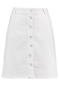 Jupe en denim blanc avec taille haute, fermeture à boutons sur le devant, cinq poches et coupe droite avec des détails de couture minimalistes.