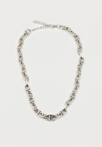 Ασημένιο κολιέ με αλυσίδα που αποτελείται από διασυνδεδεμένους οβάλ κρίκους, με κούμπωμα τύπου αστακού και ρυθμιζόμενο προέκταση αλυσίδας σε λευκό φόντο.