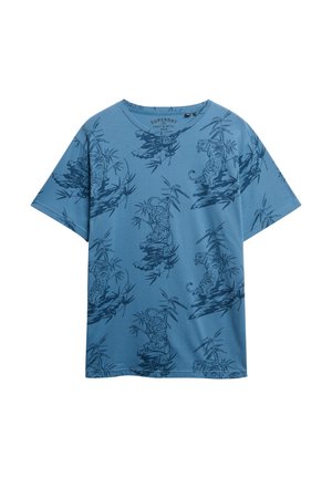 Blauwe katoenen t-shirt met een losse pasvorm, voorzien van een tijger- en bamboepatroon in donkerblauw. Ronde hals en korte mouwen.