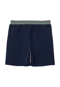 Pantaloni corti blu navy realizzati in tessuto morbido, con un cinturino elastico rigato in verde, giallo e grigio. Design semplice con cuciture pulite.