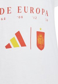 adidas Performance RFEF EURO WINNER TEE UNISEX - Camiseta estampada - white