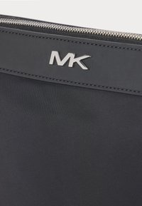 Michael Kors XBODY UNISEX - Borsa a tracolla - black