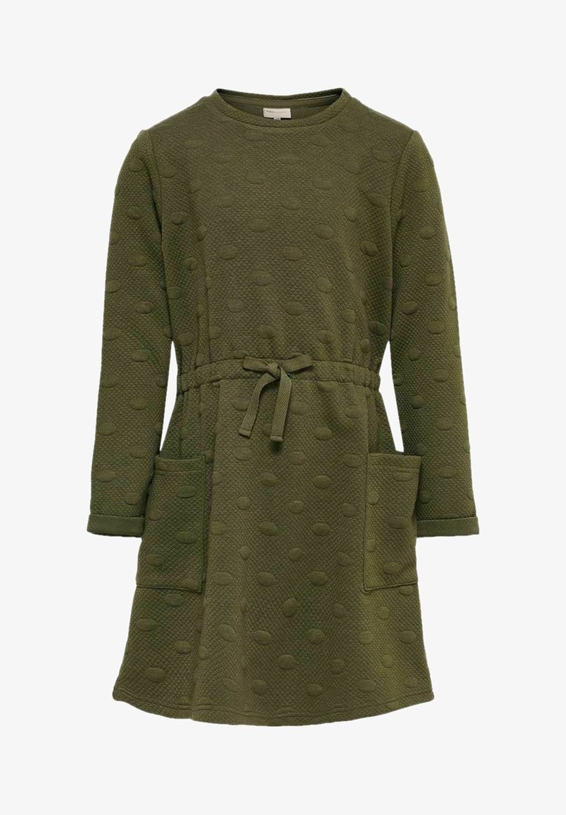 Robe texturée vert olive à manches longues avec motif à points en relief, encolure ronde, deux poches avant et ceinture en tissu nouée à la taille.