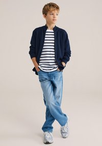 Nepasirinkta, navy blue