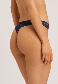 Hanro MOMENTS - String - deep navy