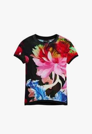 Juoda trumpomis rankovėmis marškinėliai su ryškiu gėlių raštu rožinės, raudonos ir mėlynos spalvų, apvaliomis kaklo apykaklėmis ir kontrastinga apačia.