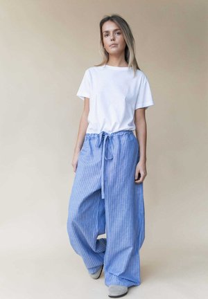 SONJA - Stoffhose - blau weiß
