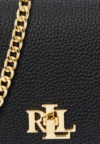 Lauren Ralph Lauren PEBBLED CROSSBODY TURN-LOCK TECH CASE - Bandolera - black