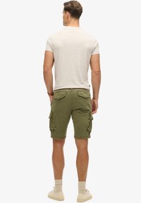 Superdry CORE - Shorts - chive green