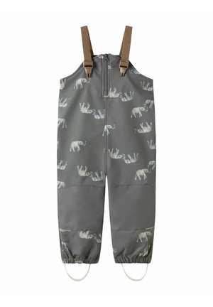 Salopette imperméable grise pour enfants avec imprimé éléphant, bretelles marron réglables, poignets élastiques aux chevilles et sangles pour les pieds.