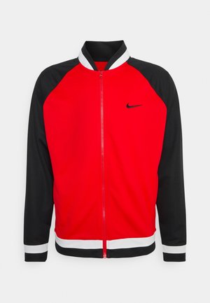 Giacca con zip rossa e nera con colletto e polsini bianchi. Presenta un logo Nike sul petto e maniche di colore contrastante. Tessuto liscio.