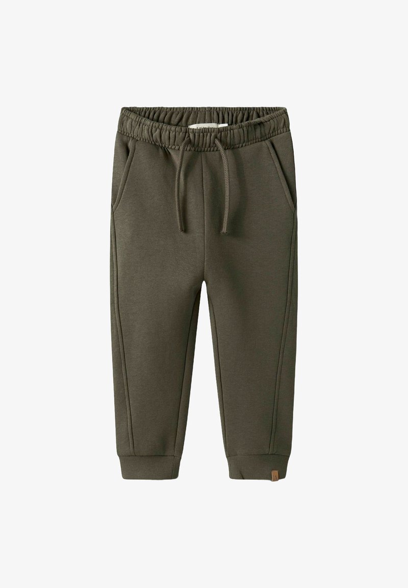 Maslinasto zelene pamukove trenirke s elastičnim pojasom, podesivom vezicom, bočnim džepovima i rebrastim manžetama. Glatka tekstura i ležerni kroj.